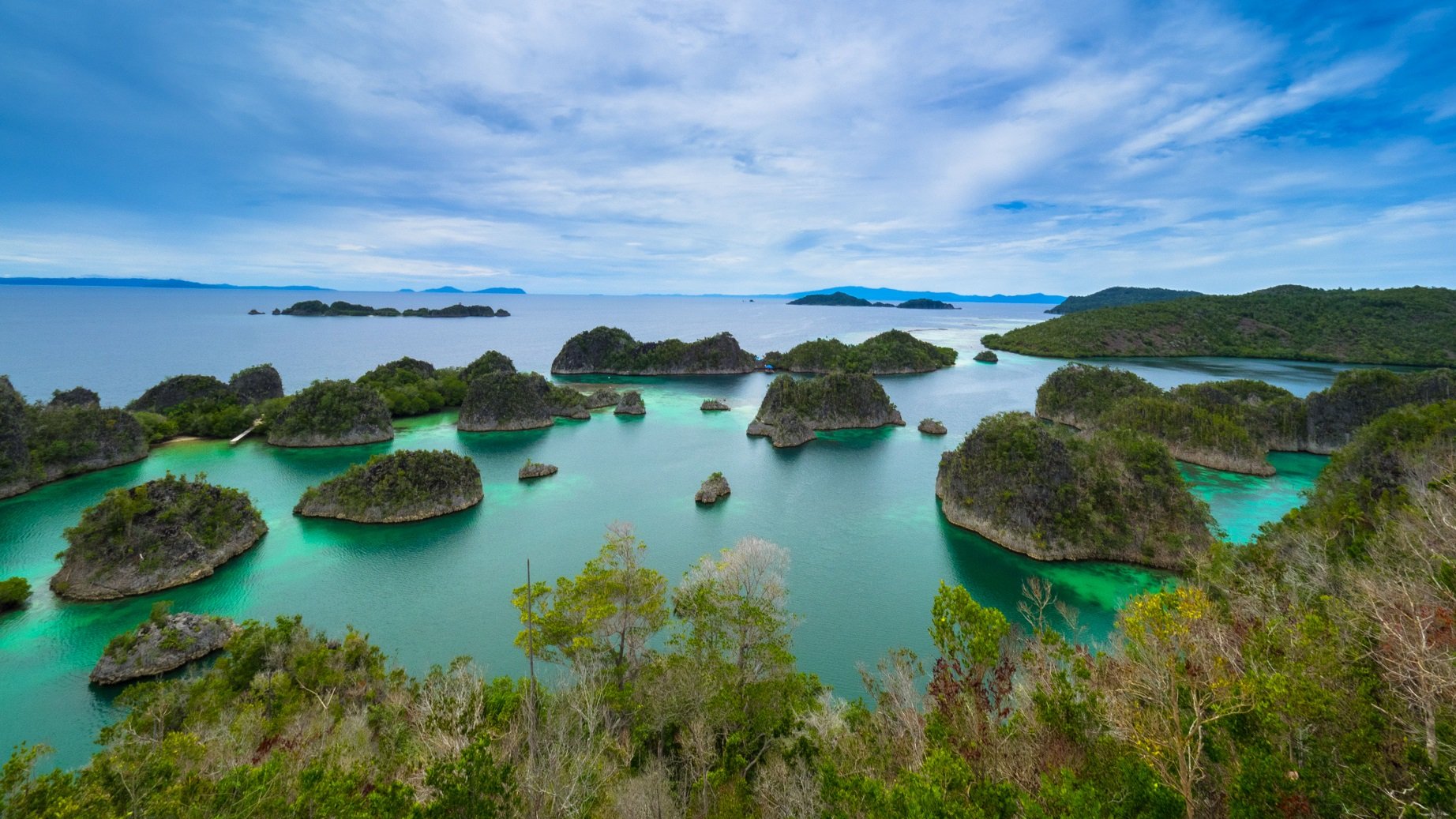 (English) A group of islands at the viewpoint at Fam Penemu on an excursion with Papua Explorers Dive Resort