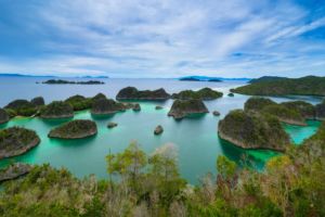 (English) A group of islands at the viewpoint at Fam Penemu on an excursion with Papua Explorers Dive Resort